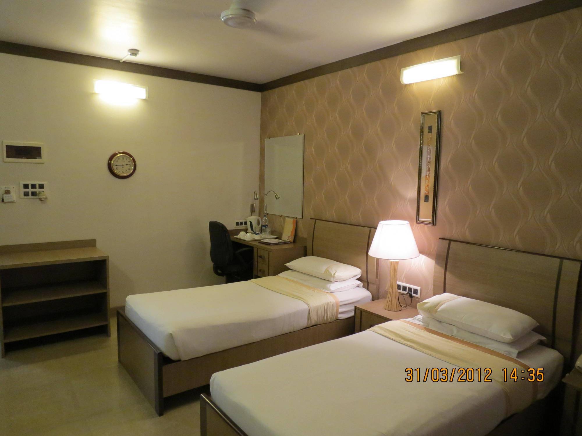 Jyoti Dwelling Hotel Mumbai Exterior foto